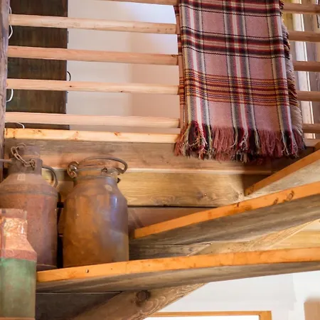 Charming Old Barn Converted Into A Cosy And Stylish בקתה
